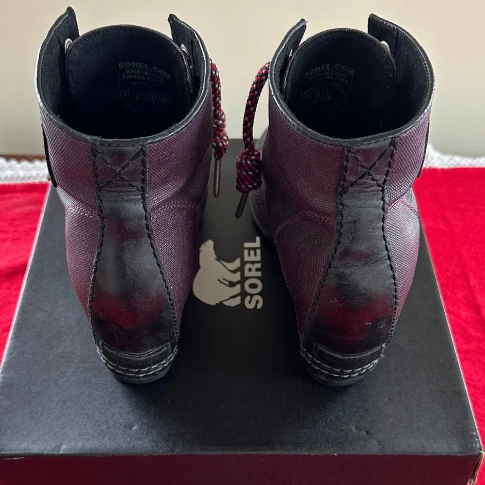 SOREL PDX Wedge Bootie in purple/dark gray with red laces, Size 8.5 - Picture 3 of 7